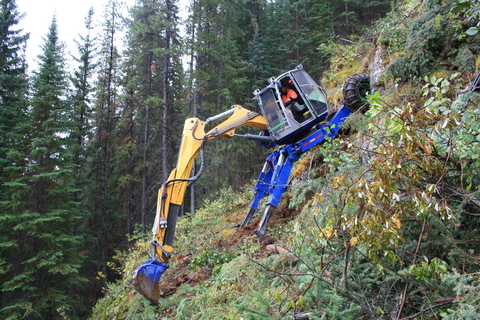 Independently adjustable legs keep the machine level where there is no level ground.
